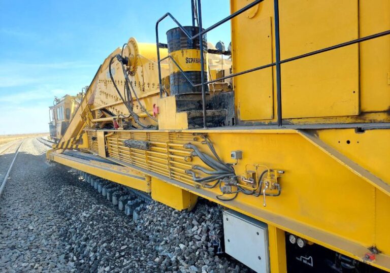 Arianaco-Iran-Railway-Track-Rehabilitation-180km-01