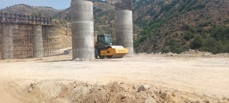 construction-of-32-km-of-road-from-agarak-to-vardaniz1