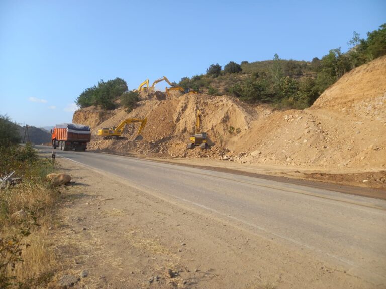 construction-of-32-km-of-road-from-agarak-to-vardaniz4